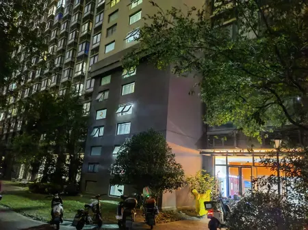 Jimei Xueju Select Apartment (Shanghai Minhang Jiaotong University Huashi University) Отели рядом с достопримечательностью «Auxiliary Wharf of Shuitou International Rock City»