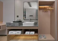 Yahao Garden Hotel (Huarong Bubugao New World City Commercial Plaza)