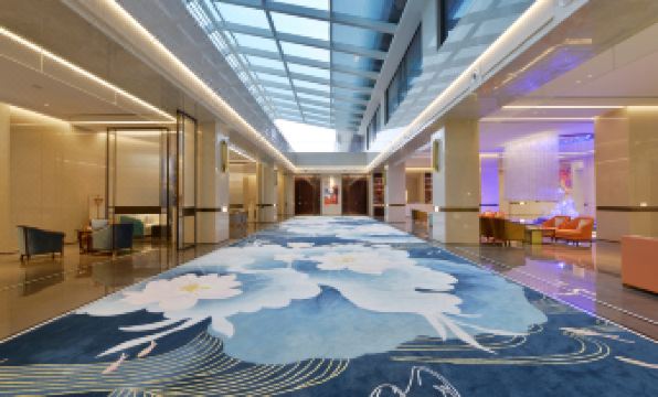 XingLong Lakeside Hotel