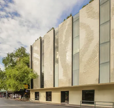 The Gravitique Hotel Khaosan Các khách sạn ở Đường Khaosan