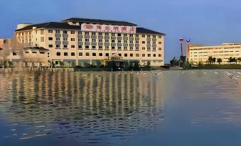 Vienna Hotel (Suzhou High Speed Rail North Station Weitang Pearl Lake Store)