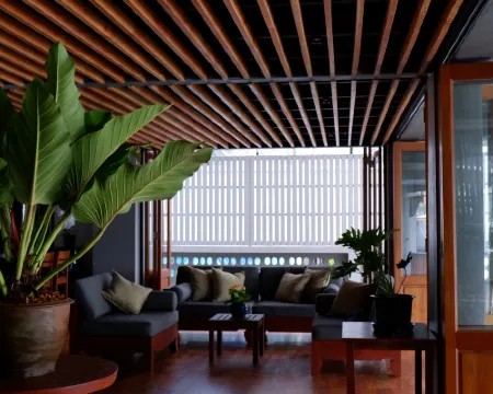 ナーラー レジデンス トランのホテル