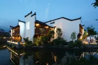 Zhenhu Homestay (Jiandemeicheng Ancient Town)