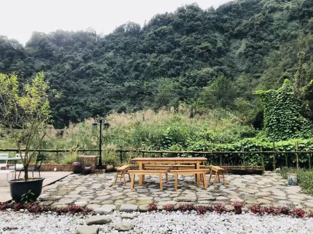 Huajian·Yuanshan Guesthouse Отели рядом с достопримечательностью «Huashuiwan First Village Hot Spring Hotel»
