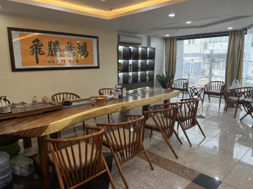 Zhonghua Hotel Hotels in Đức Hòa Hạ