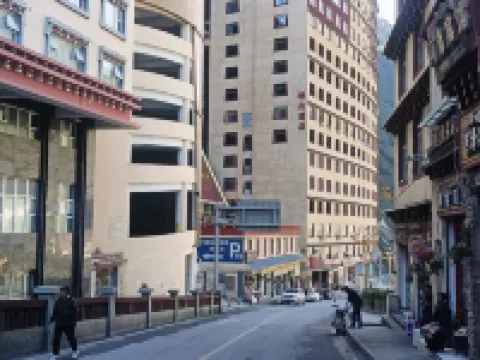 雅江晚舟酒店 雅江酒店