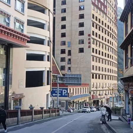 Yajiang Wanzhou Hotel