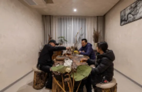 Qingshanjian Riverside Stilt House Inn (Phoenix Ancient Town - Hongqiao North Gate Pier Branch