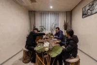 Qingshanjian Riverside Stilt House Inn (Phoenix Ancient Town - Hongqiao North Gate Pier Branch
