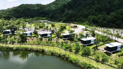 Shangling County Gumingzhai Lakeside Space Capsule Homestay