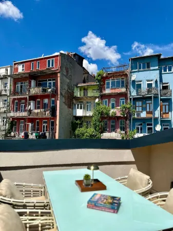 Weingart Suites Hotel Отели рядом с достопримечательностью «Библиотека Ахмеда III»