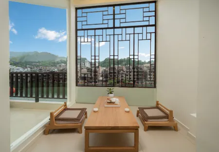 NANBEI Nanbei · Designer Aesthetic Homestay (Zhenyuan Ancient Town New Bridge) Отели рядом с достопримечательностью «Zhusheng Bridge»