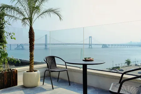 QINGSONG·YAJU Отели рядом с достопримечательностью «STA Party School of C.P.C National Tax Institute of STA (Dalian)»