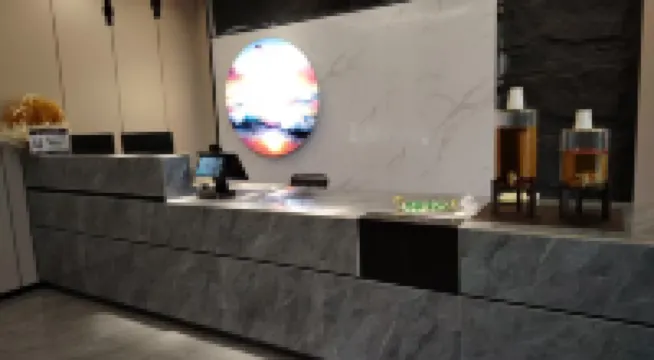 Baiya Apartment (Leizhou City Fucheng Middle School)