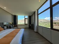 8848 Oxygen Rich Manor Hotels near Mount Qomolangma