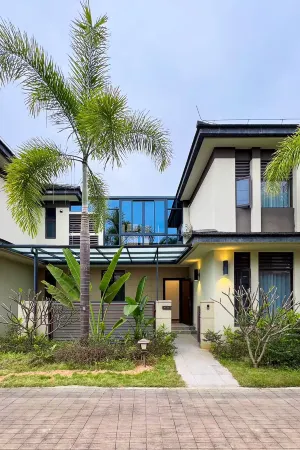 Luhe Shanghu Hot Springs Homestay Отели в г. Лухэ