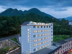Rezen Select Hotel (Shennongjia Muyu Distribution Center)
