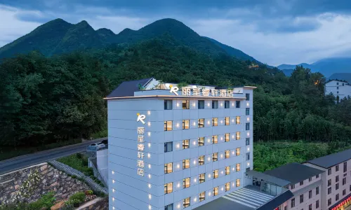 Rezen Select Hotel (Shennongjia Muyu Distribution Center)