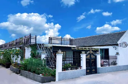 Sanmianhai Homestay (Rongcheng Chengshantou Motianling Branch) Отели рядом с достопримечательностью «Hai Lv Dao»