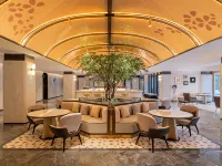 Holiday Inn Jinan Daming Lake Отели рядом с достопримечательностью «Озеро Пяти драконов»