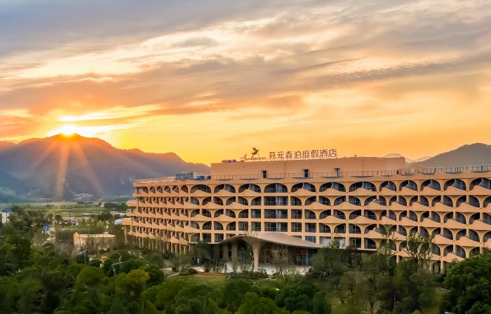 Tonglu Senbo Nature Park & Resort Hotel