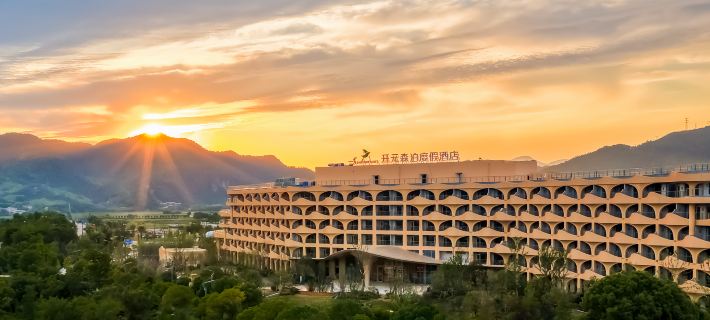 Tonglu Senbo Nature Park & Resort Hotel Hotels in Tonglu