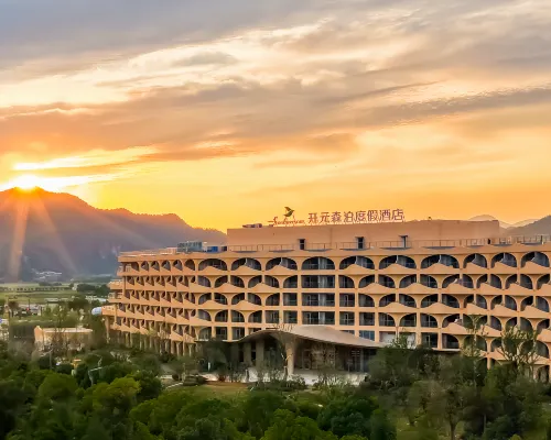 Tonglu Senbo Nature Park & Resort Hotel Ξενοδοχεία στην πόλη Τόνγκλου