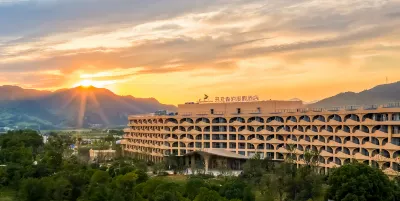Tonglu Senbo Nature Park & Resort Hotel Hotels in Yaolin Fairyland/OMG Heartbeat Paradise