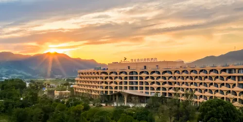 Tonglu Senbo Nature Park & Resort Hotel