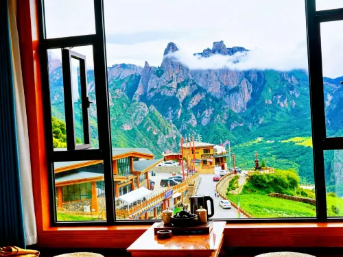Xiangyunduan Alaya Boutique Stay (Zagana Scenic Area)