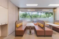 Hanting Express Hotel (Zhuhai Lovers Middle Road Sun and Moon Shell Grand Theater) - parking