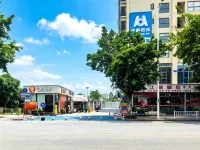 Youguang Projection Apartment (Near Guangxi University of Finance and Economics Xiangsihu Campus) - غرفة مطلة على الجبل