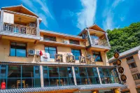 Doumi Jinyan Hotel Hotels in Shennongjia