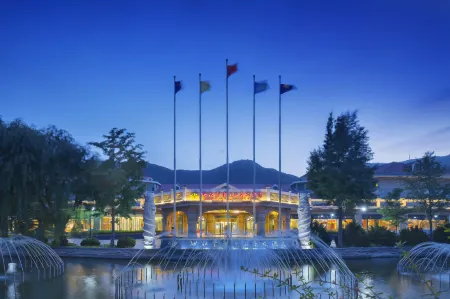 Fragrant Hill Empark Hotel Отели рядом с достопримечательностью «National Botanical Garden South Garden»