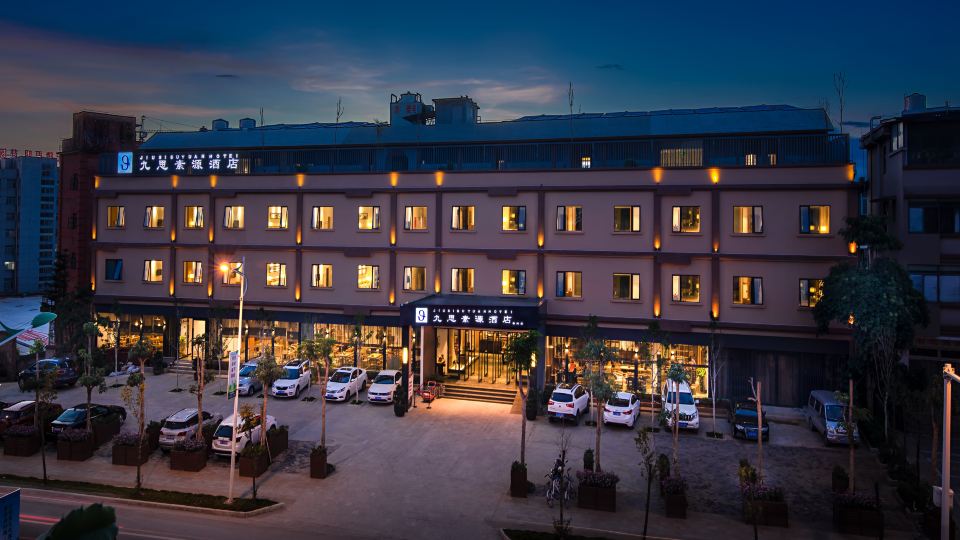Puer Jiusi Suyuan Hotel
