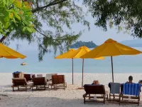 Long Set Resort Hotels near Long Set Beach