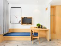 青季酒店(上海曹路民雷路地铁站上川路店) - 商务大床房