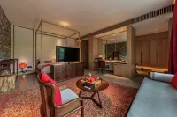 Overseas Chinese Town Phoenix Hakka Hotel (Gankeng Ancient Town Shop) Hotel a Buji Subdistrict and Shenzhen East Railway Station