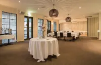 Eltham Gateway Hotel & Conference Centre Melbourne Hotels in Diamond Creek