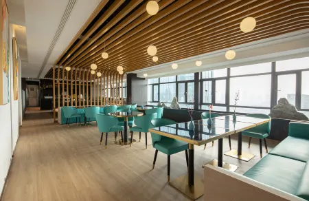 Journey Light Hotel (Guiyang Guanshanhu Exhibition Area) Отели рядом с достопримечательностью «Guizhou Polytechnic College of Communications North Campus Books Information Building»