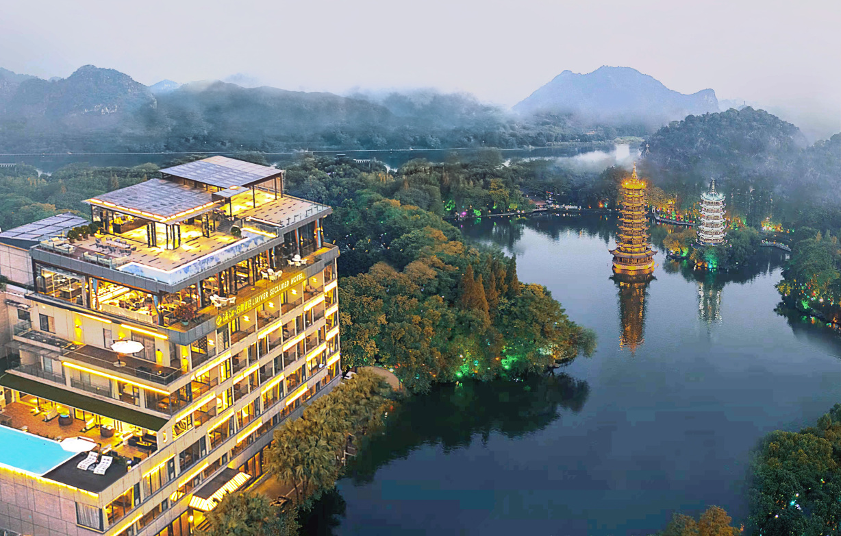 lijiangboyinhotelguilintworiversandfourlakesxiangshanscenicspot