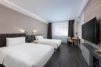 HanTing Hotel (Wafangdian Railway Station) - parking