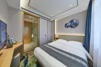 Mei Hua Light Luxury Hotel (Beijing South Railway Station Shiliuzhuang Subway Station) Hotels in Yongdingmen and South Railway Station Area