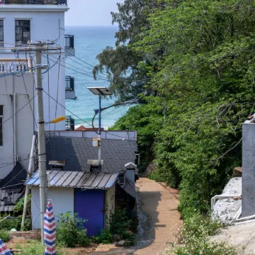 Weizhou Island Qishu Homestay (Dishui Danping Crocodile Mountain Scenic Area Branch) Отели рядом с достопримечательностью «Moon Square»