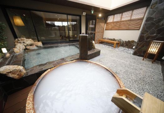 도미인 오이타 로비