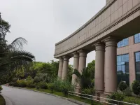 Galactic Garden International Hotel - parking