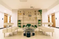 藍泊飯店（天山國際機場店） - 2 星級