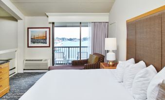 DoubleTree by Hilton Hotel Berkeley Marina