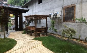 Longji terrace walk Yunju intelligent panoramic Hotel(Qianceng Tianti Observatory Store)