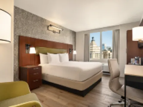 DoubleTree by Hilton New York Downtown Hotels near Little Island